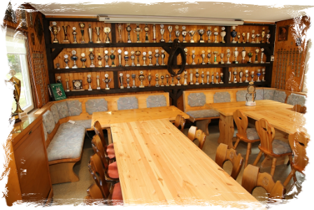 Vereinsheim innen. Unsere Pokale Vereinsheim innen. Unsere Pokale